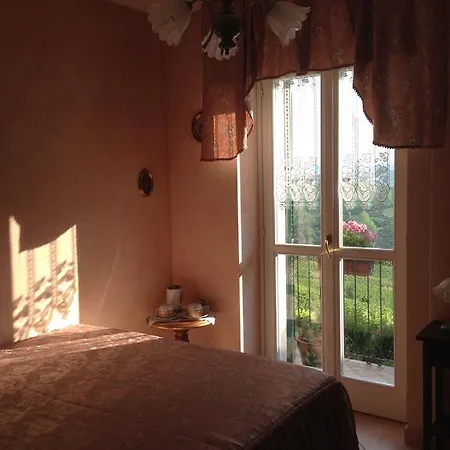 Al Balcone Fiorito Nocleg ze śniadaniem *