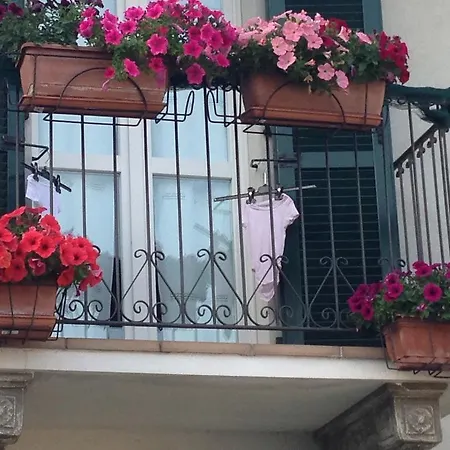 Al Balcone Fiorito Nocleg ze śniadaniem Treiso